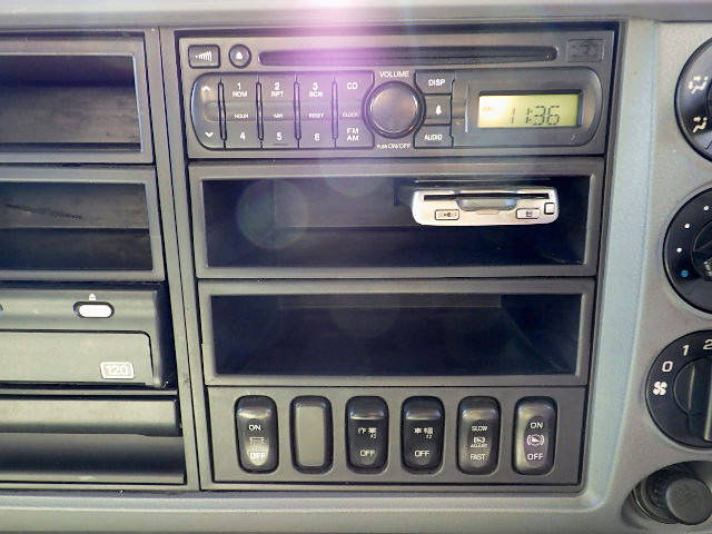 三菱ふそうファイターアルミブロック中型（4t）[写真14]