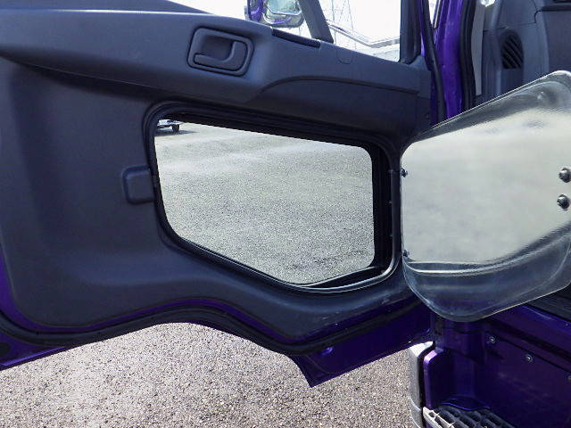 三菱ふそうファイターアルミブロック中型（4t）[写真37]