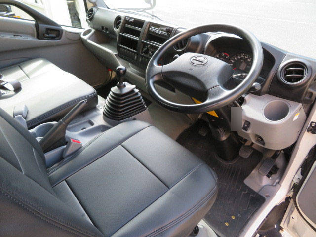 日野デュトロ平ボディ小型（2t・3t）[写真10]