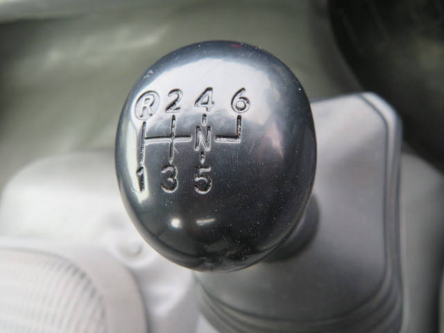 日野デュトロ平ボディ小型（2t・3t）[写真17]