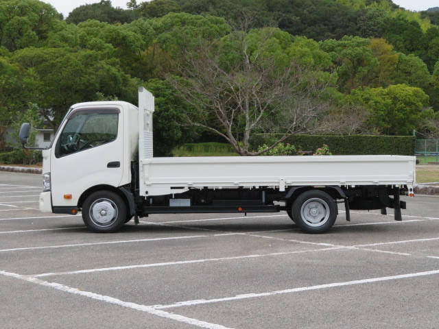 日野デュトロ平ボディ小型（2t・3t）[写真03]