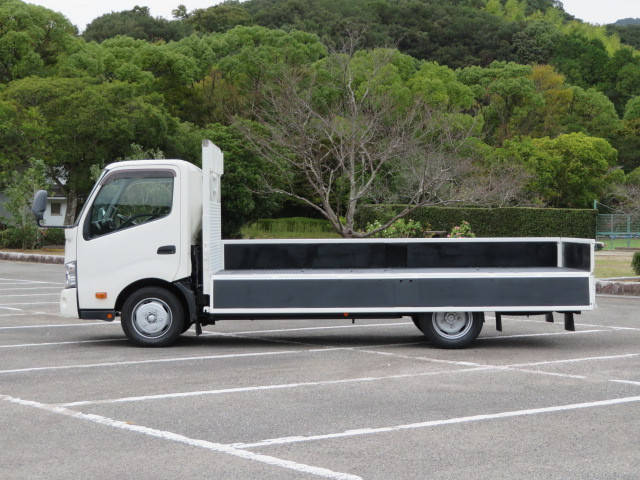 日野デュトロ平ボディ小型（2t・3t）[写真09]