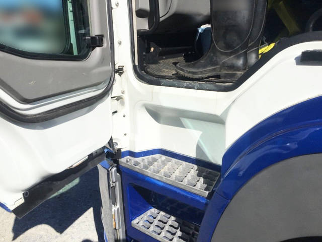 三菱ふそうスーパーグレートセルフクレーン4段大型（10t）[写真28]