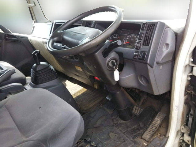 いすゞエルフアルミバン小型（2t・3t）[写真17]