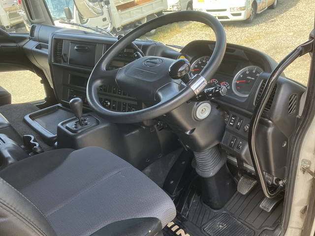 日野プロフィアトレーラーヘッド（トラクターヘッド）大型（10t）[写真28]