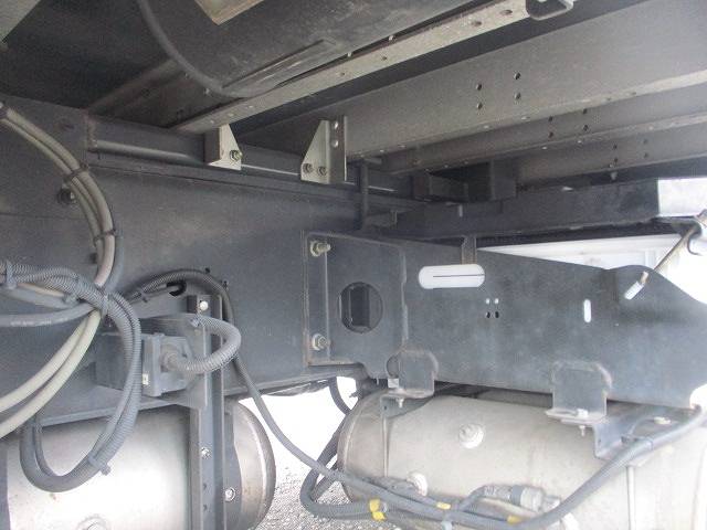 いすゞギガアルミウイング大型（10t）[写真10]