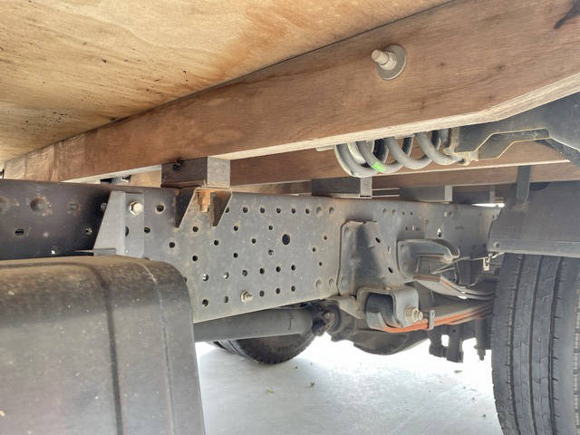 いすゞエルフ平ボディ小型（2t・3t）[写真21]