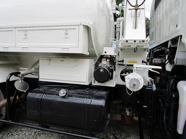 日野デュトロタンク車（タンクローリー）小型（2t・3t）[写真11]