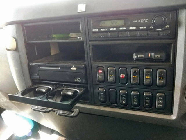 三菱ふそうファイターアルミウイング中型（4t）[写真30]