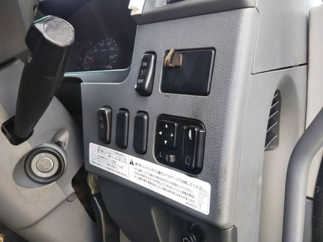三菱ふそうファイターアルミウイング中型（4t）[写真32]