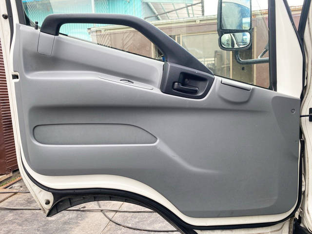 日野デュトロアルミバン小型（2t・3t）[写真22]