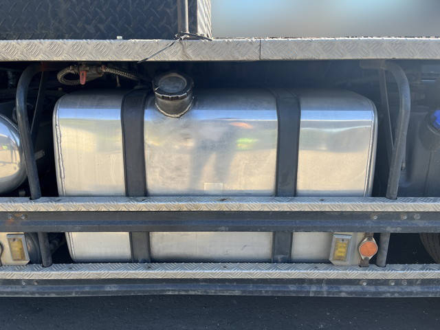 いすゞギガトレーラーヘッド（トラクターヘッド）大型（10t）[写真08]