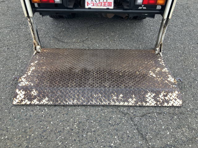 三菱ふそうキャンター平ボディ小型（2t・3t）[写真13]