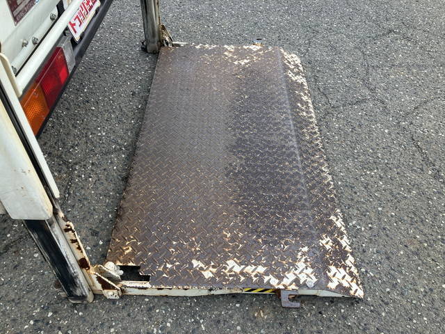 三菱ふそうキャンター平ボディ小型（2t・3t）[写真14]