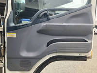 三菱ふそうキャンター平ボディ小型（2t・3t）[写真23]