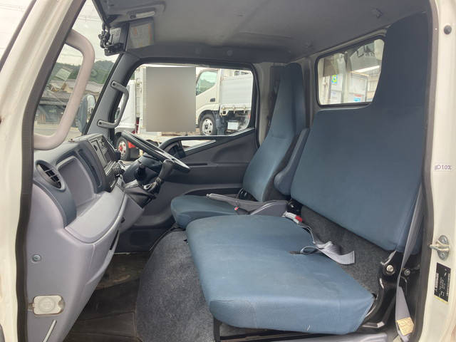 三菱ふそうキャンター平ボディ小型（2t・3t）[写真24]