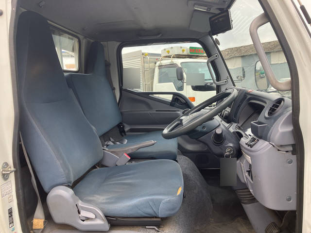 三菱ふそうキャンター平ボディ小型（2t・3t）[写真25]