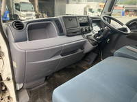 三菱ふそうキャンター平ボディ小型（2t・3t）[写真26]