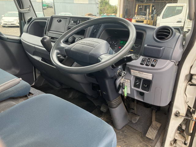 三菱ふそうキャンター平ボディ小型（2t・3t）[写真27]