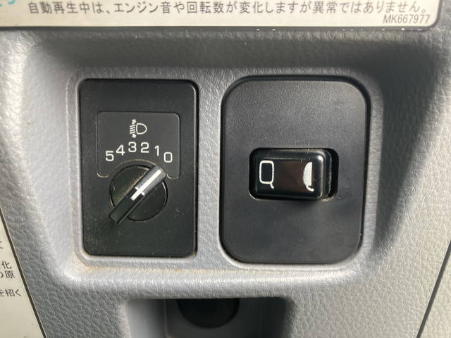 三菱ふそうキャンター平ボディ小型（2t・3t）[写真33]