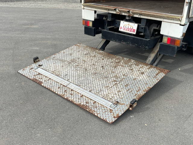 三菱ふそうキャンターアルミバン小型（2t・3t）[写真16]