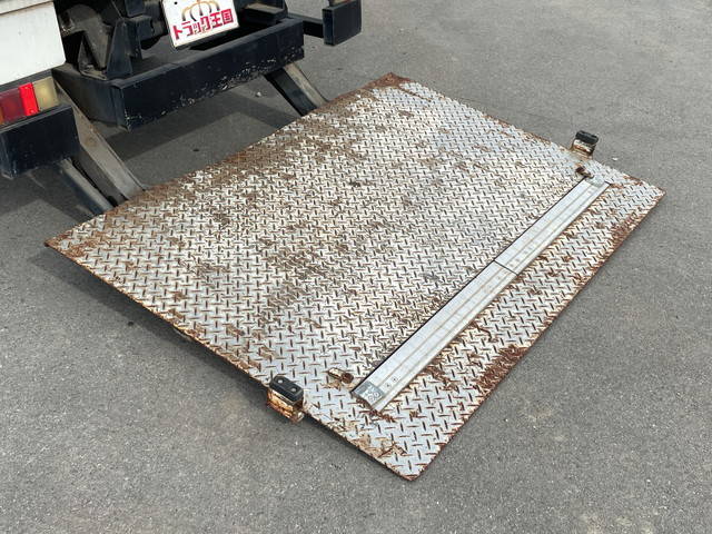 三菱ふそうキャンターアルミバン小型（2t・3t）[写真17]