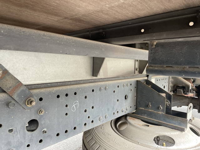 三菱ふそうキャンターアルミバン小型（2t・3t）[写真23]