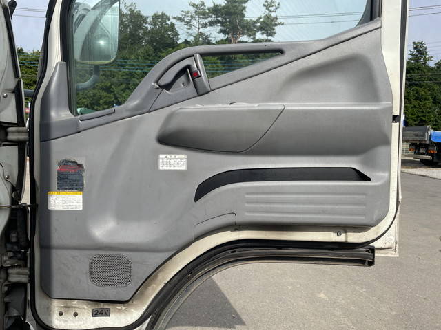 三菱ふそうキャンターアルミバン小型（2t・3t）[写真28]