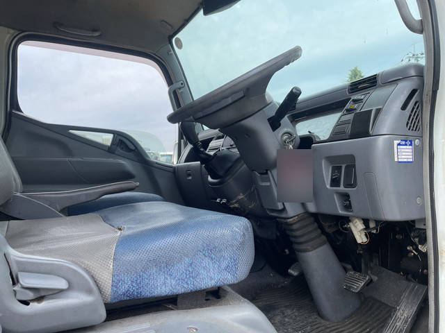 三菱ふそうキャンターアルミバン小型（2t・3t）[写真32]