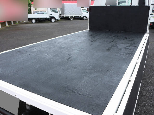 三菱ふそうキャンター平ボディ小型（2t・3t）[写真13]