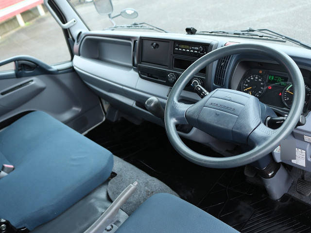 三菱ふそうキャンター平ボディ小型（2t・3t）[写真15]