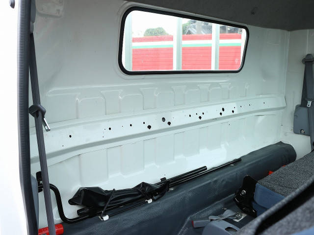 三菱ふそうキャンター平ボディ小型（2t・3t）[写真18]