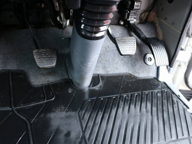 三菱ふそうキャンター平ボディ小型（2t・3t）[写真21]