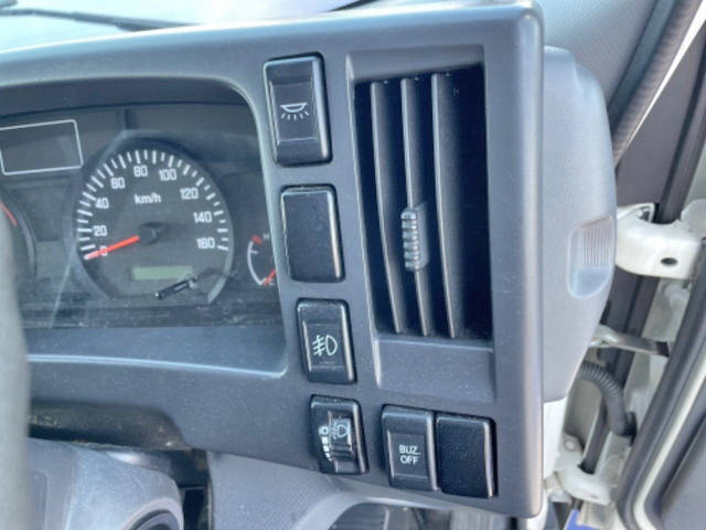 いすゞエルフアルミバン小型（2t・3t）[写真28]