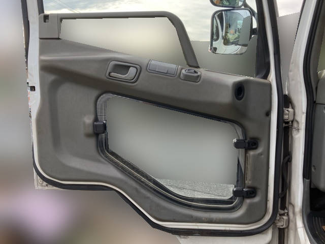 三菱ふそうファイターセルフクレーン3段増トン（6t・8t）[写真23]