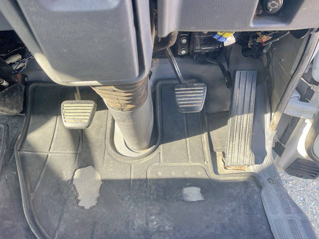 三菱ふそうキャンター穴掘建柱車小型（2t・3t）[写真37]