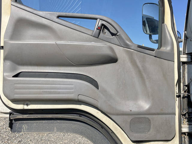 三菱ふそうキャンターガッツアルミバン小型（2t・3t）[写真28]