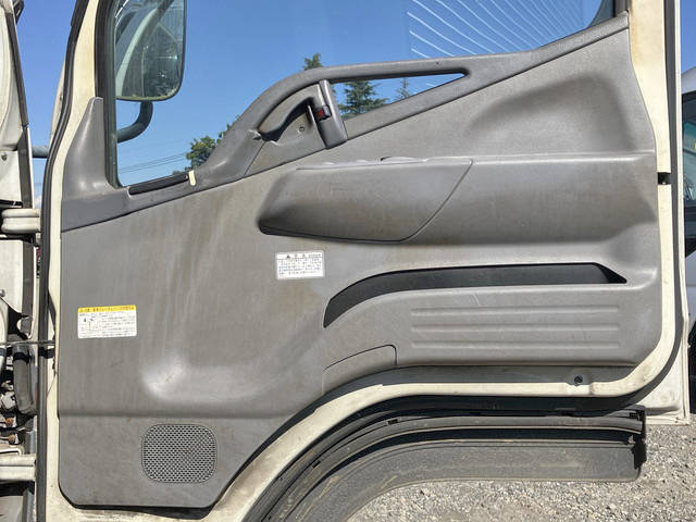 三菱ふそうキャンターガッツアルミバン小型（2t・3t）[写真29]