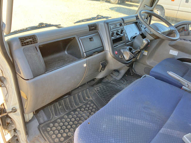 三菱ふそうキャンターガッツアルミバン小型（2t・3t）[写真30]