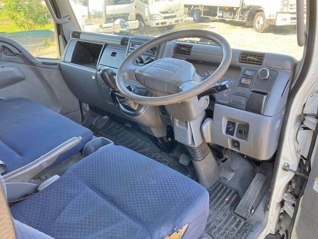 三菱ふそうキャンターガッツアルミバン小型（2t・3t）[写真34]