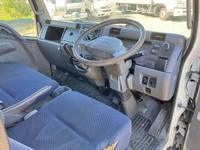 三菱ふそうキャンターガッツアルミバン小型（2t・3t）[写真34]