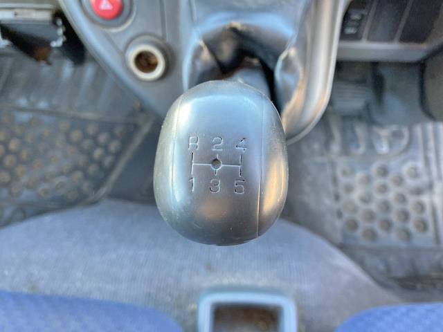 三菱ふそうキャンターガッツアルミバン小型（2t・3t）[写真37]