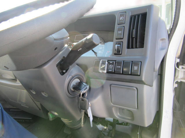 いすゞエルフアルミバン小型（2t・3t）[写真32]