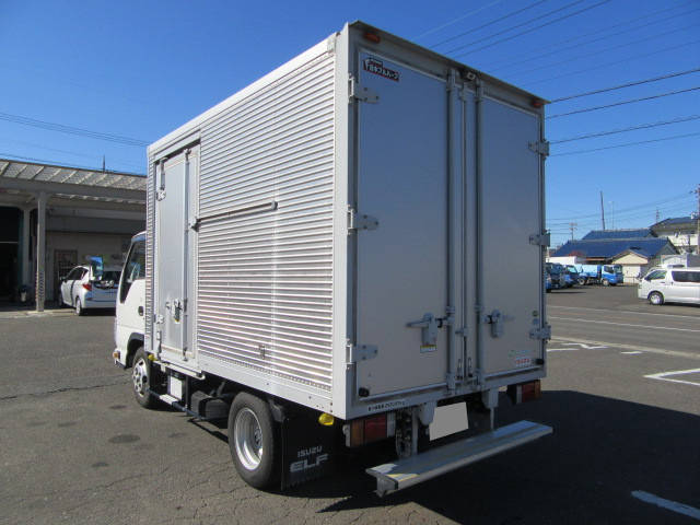 いすゞエルフアルミバン小型（2t・3t）[写真04]