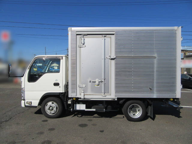 いすゞエルフアルミバン小型（2t・3t）[写真06]