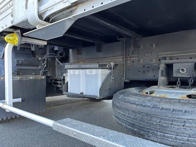 いすゞエルフアルミバン小型（2t・3t）[写真18]