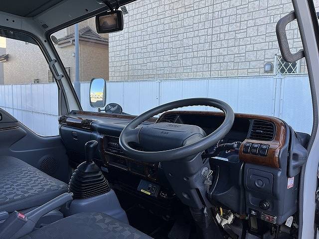 いすゞエルフアルミバン小型（2t・3t）[写真26]