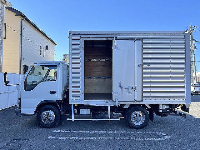 いすゞエルフアルミバン小型（2t・3t）[写真03]