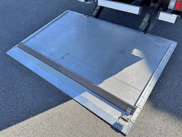 いすゞエルフアルミバン小型（2t・3t）[写真07]