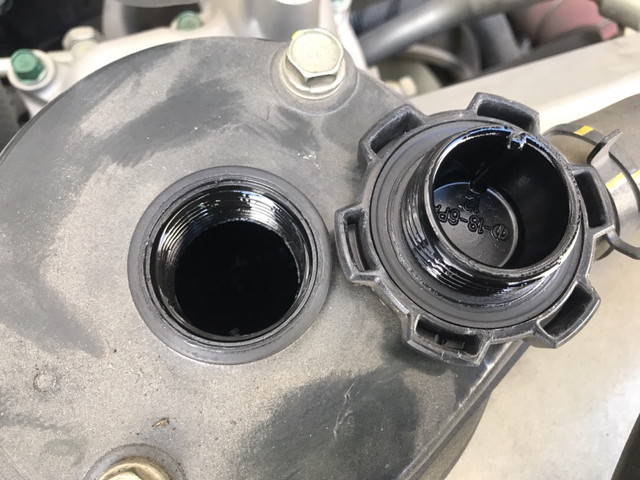 日野プロフィアトレーラーヘッド（トラクターヘッド）大型（10t）[写真24]